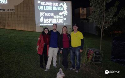 Projeções marcam campanha pela Luta Antimanicomial e em prol da saúde mental na cidade de Assis